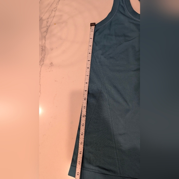 ATHLETA MOMENTUM TANK - Picture 6 of 6